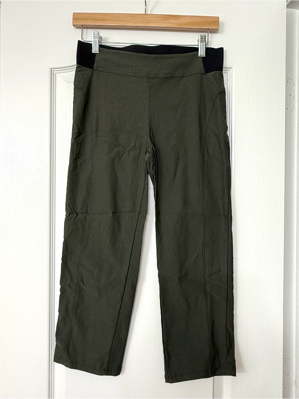 Simply Vera Vera Wang • Olive Green Cropped Pull On Pants with Stretch Waistband